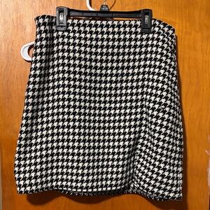 Old Navy Black and White Houndstooth Mini Skirt
